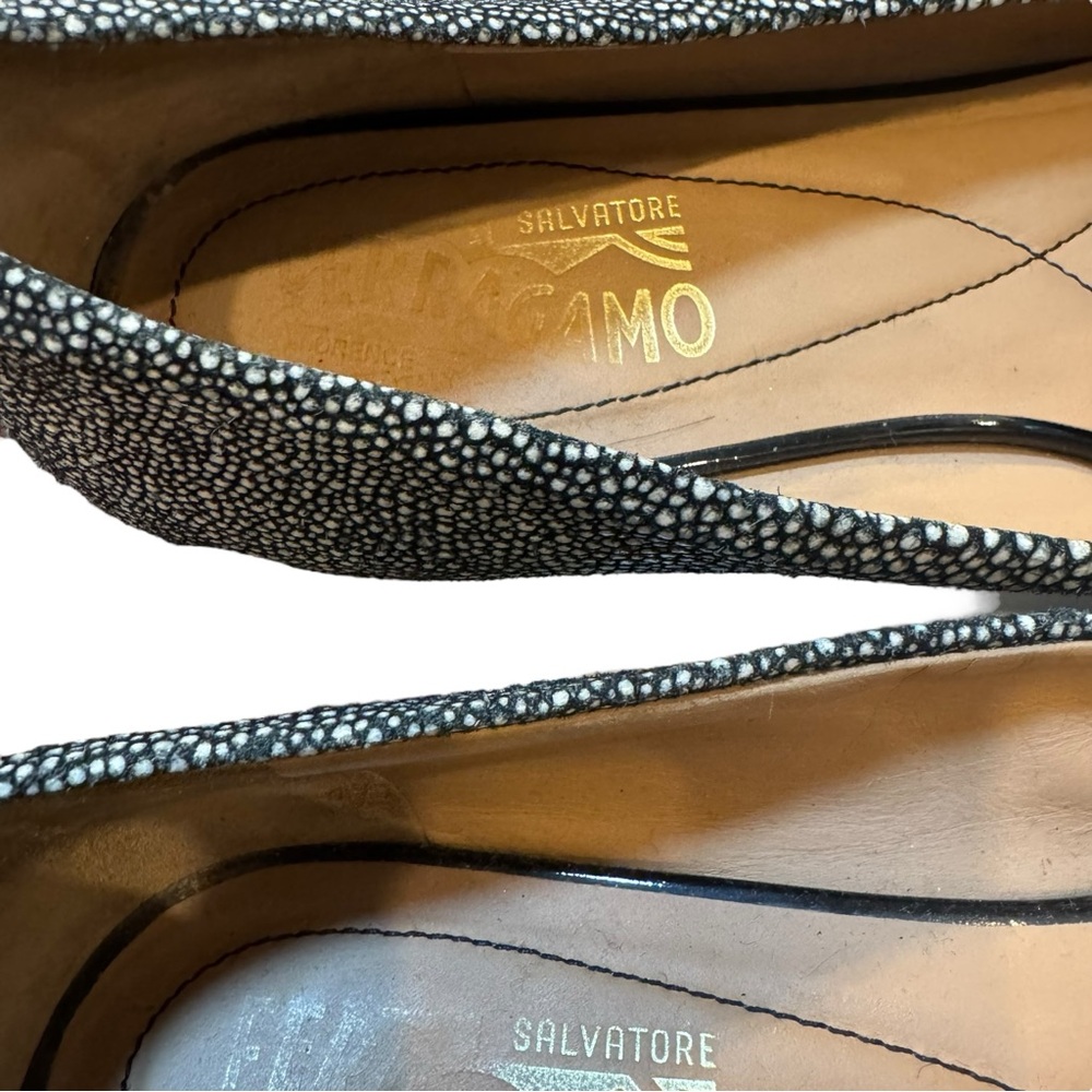 Salvatore Ferragamo Vara Bow Flats 7B – Stingray-Print Leather & Patent Cap Toe - Picture 8 of 16